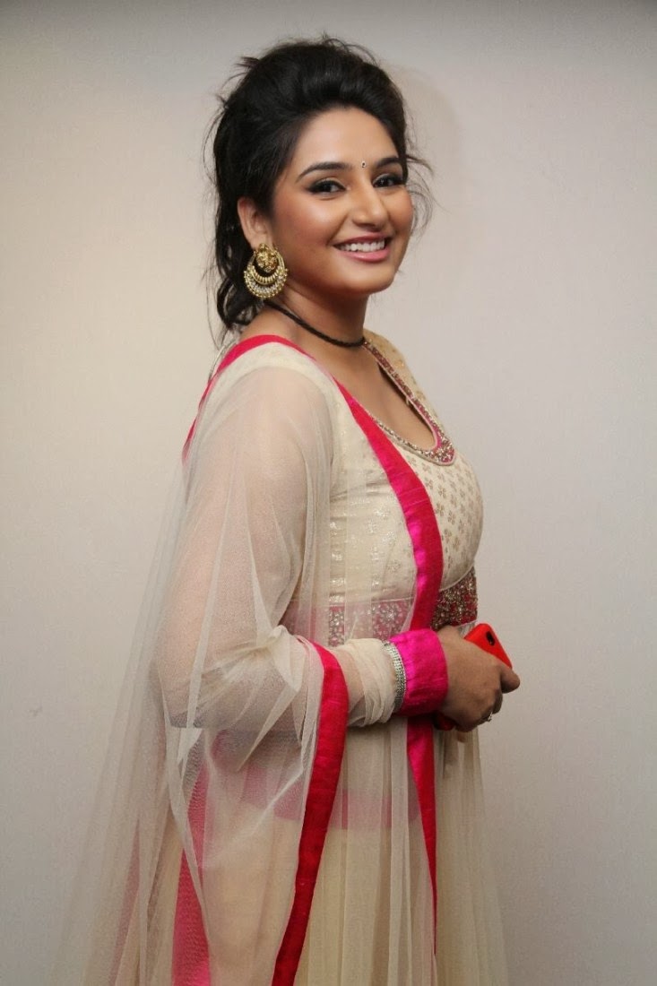 Ragini Dwivedi hot photos, Actress Ragini Dwivedi hd images, Ragini Dwi...