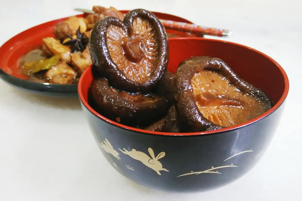 BRAISED PORK BELLY WITH MUSHROOM IN OYSTER SAUCE