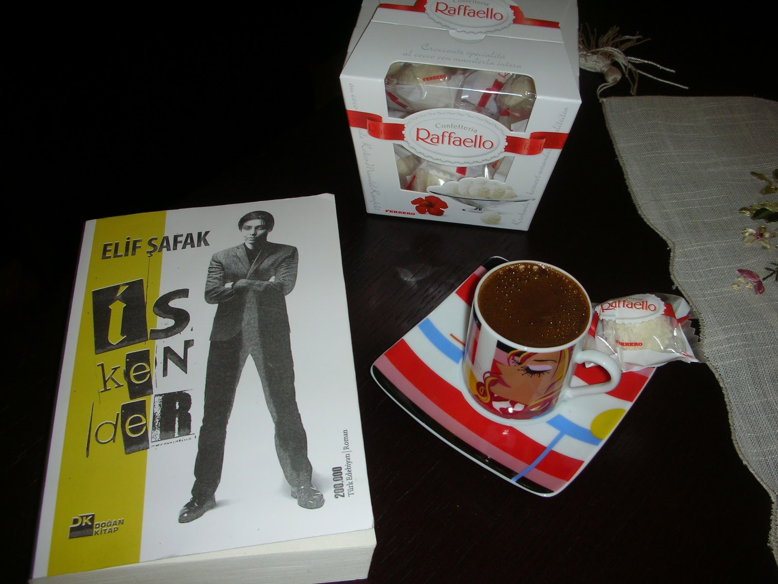 Didem Chic Kahve Keyfi&hellip;Raffaello ve Elif Şafak'ın İskender'i Eşliğinde..