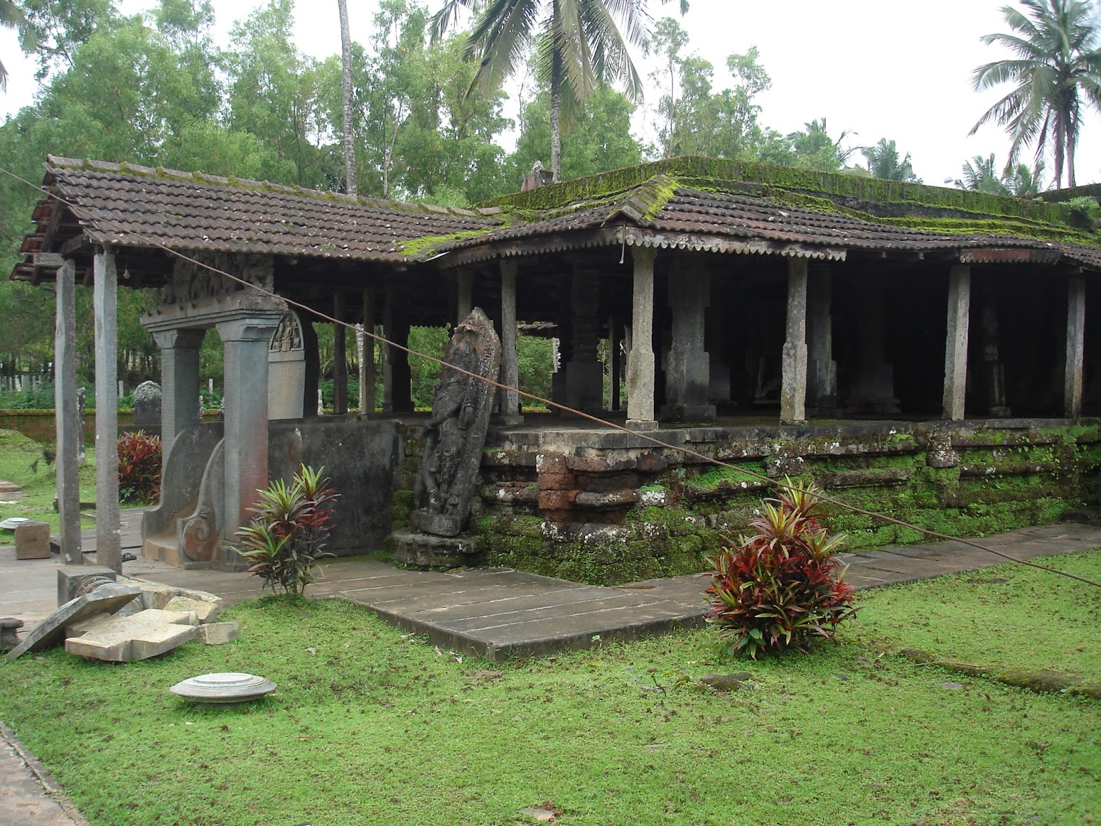 Rahul's Blog: Humcha - Jain Pilgrimage Place and Achakanya Waterfalls