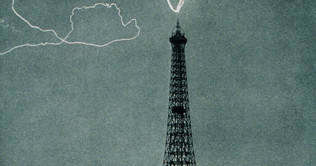 NJ2X Lightning Strikes The Eiffel Tower