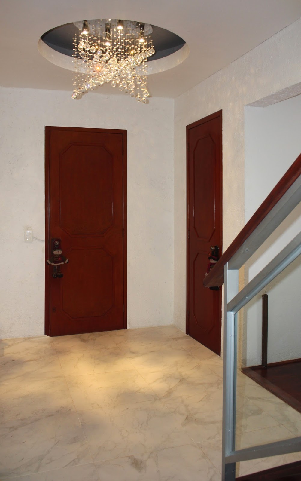 Plafones decorativos de tablaroca, iluminación con focos de Leds