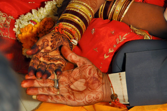 Decoración con tatuajes de henna en una boda hindú