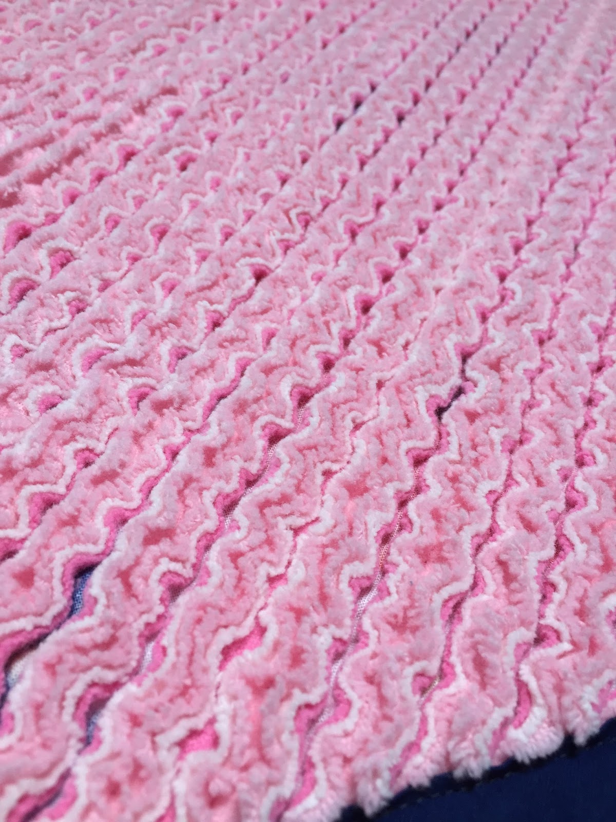 Live and Learn DIY Faux Chenille Baby Blanket Tutorial