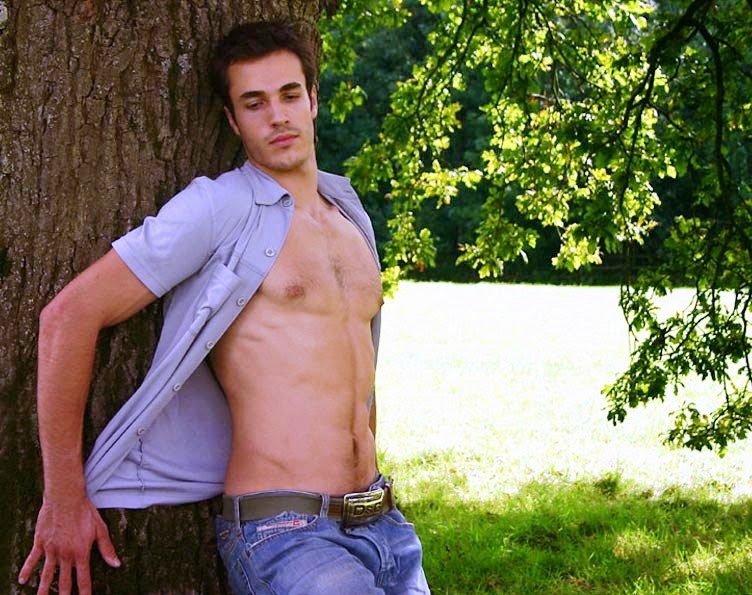 Wonderland-Burlesque-Change-In-Summers-j