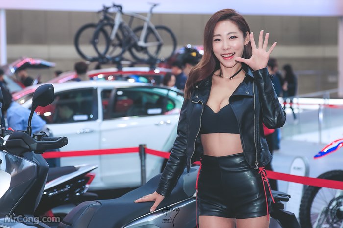 Kim Tae Hee&#39;s beauty at the Seoul Motor Show 2017 (230 photos) photo 7-10