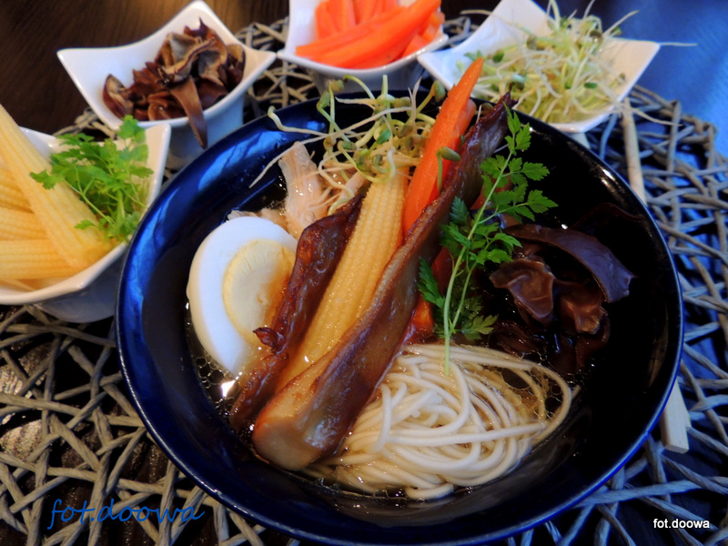 Japońska zupa Ramen - japoński rosół