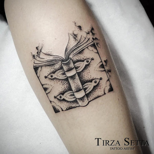Este dotwork design