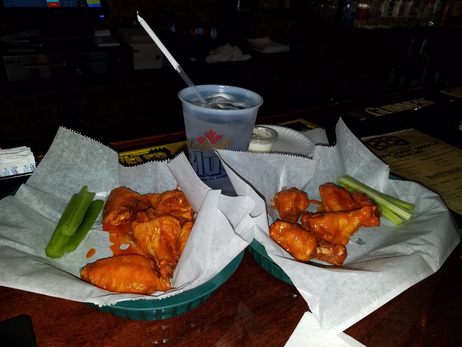 Pittsburgh Happy Hour Ranking Every Chicken Wing in the Southside of