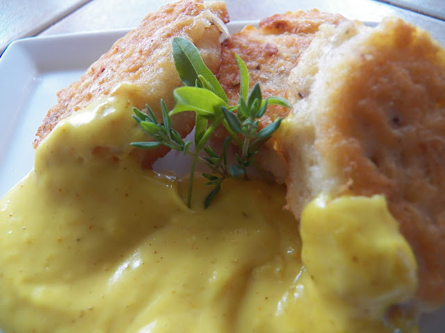 Fiskefrikadeller med Karry  (Fishcakes with Curry Sauce)