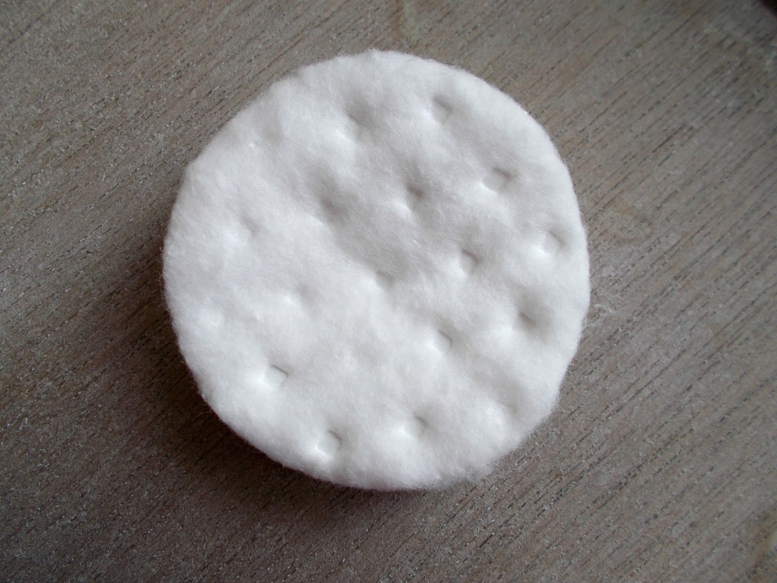 soft & pure cotton wool cosmetic pads