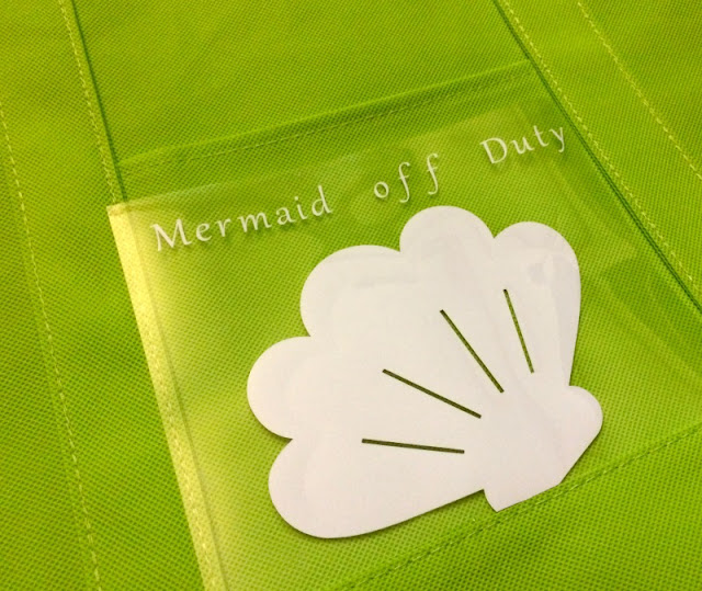 Want a cute tote bag for the pool or beach? Turn a plain Dollar store bag into a bright mermaid tote with pom poms using your Cricut!