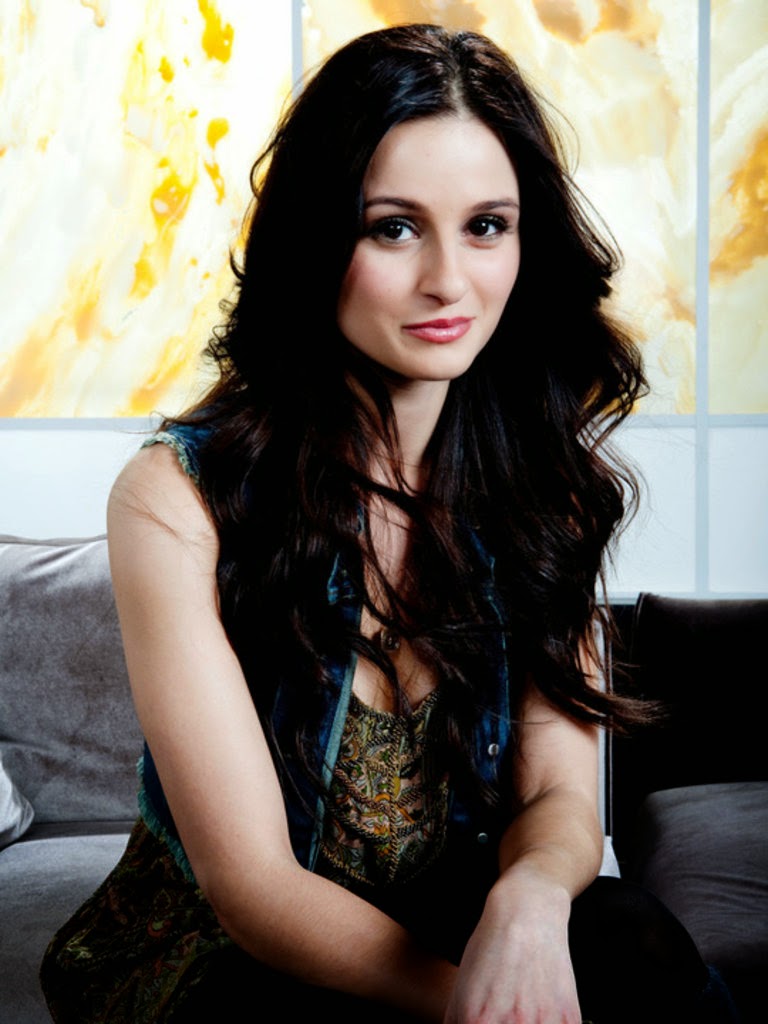 UNSEEN HOT SPICY Melanie Papalia Sexy Picture