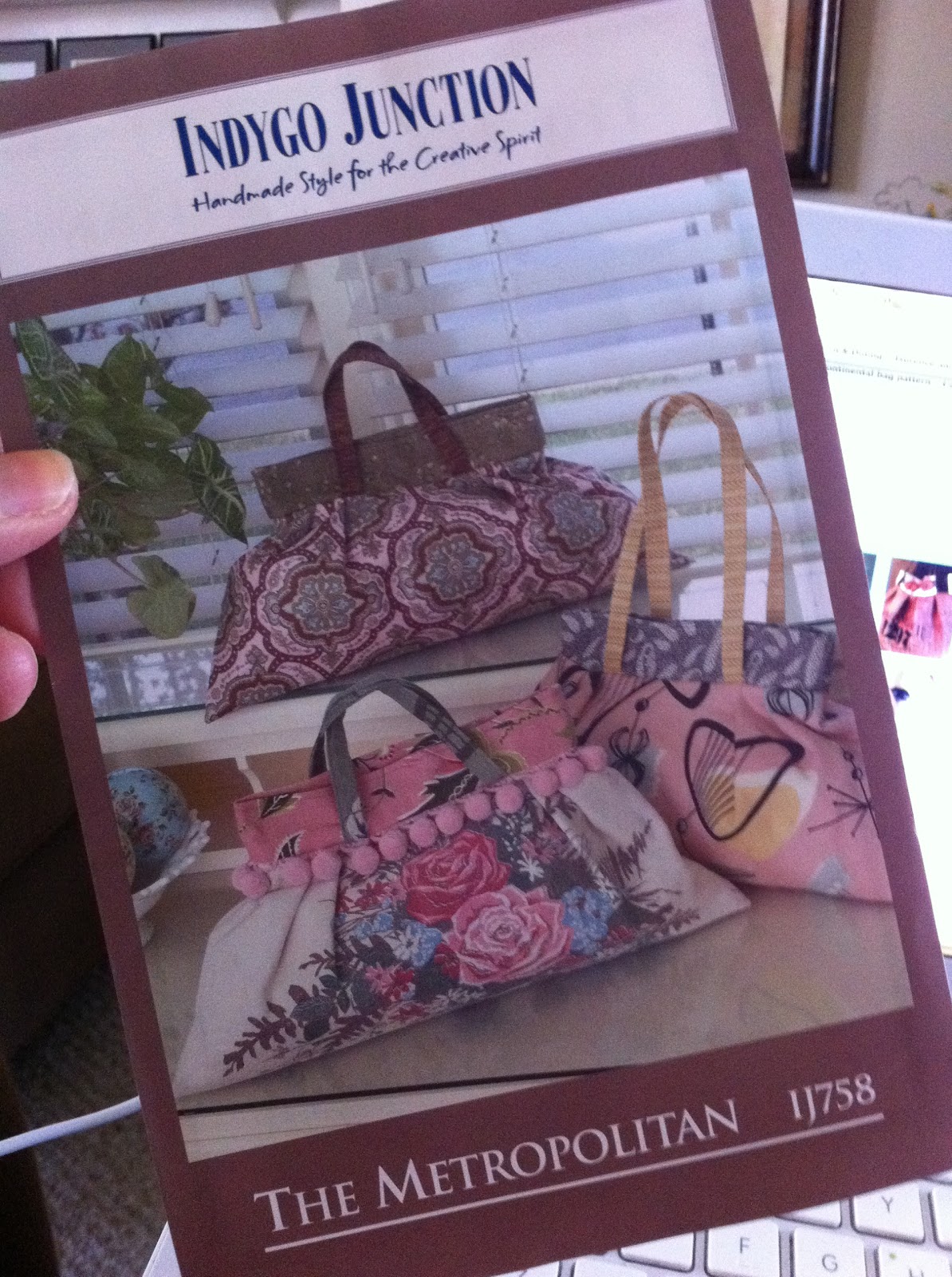 You Could Make That VINTAGE FABRIC SUMMER HANDBAG