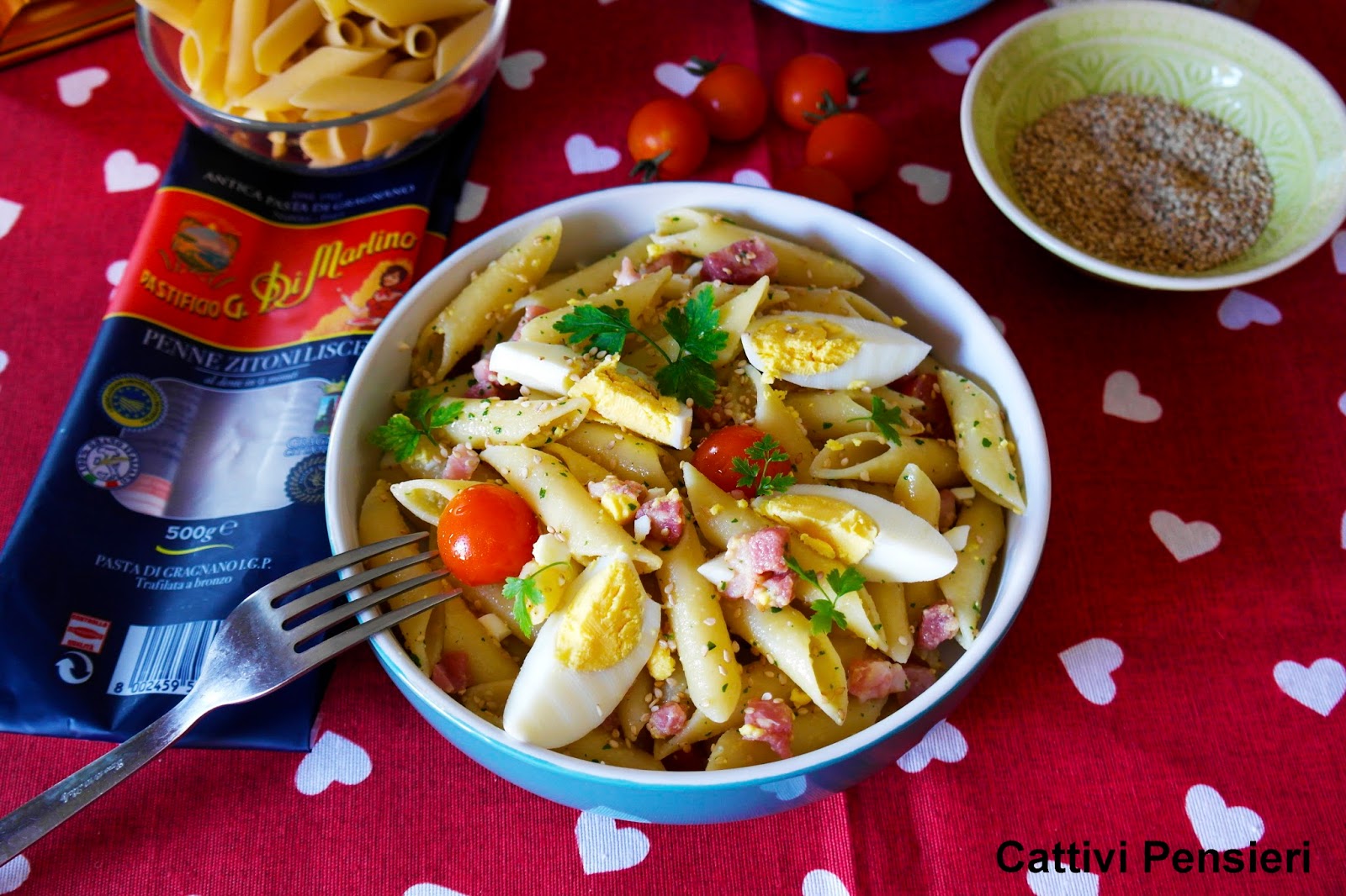 cattivi pensieri recensioni PASTA FREDDA CON PANCETTA, UOVA SODE E SEMI DI SESAMO