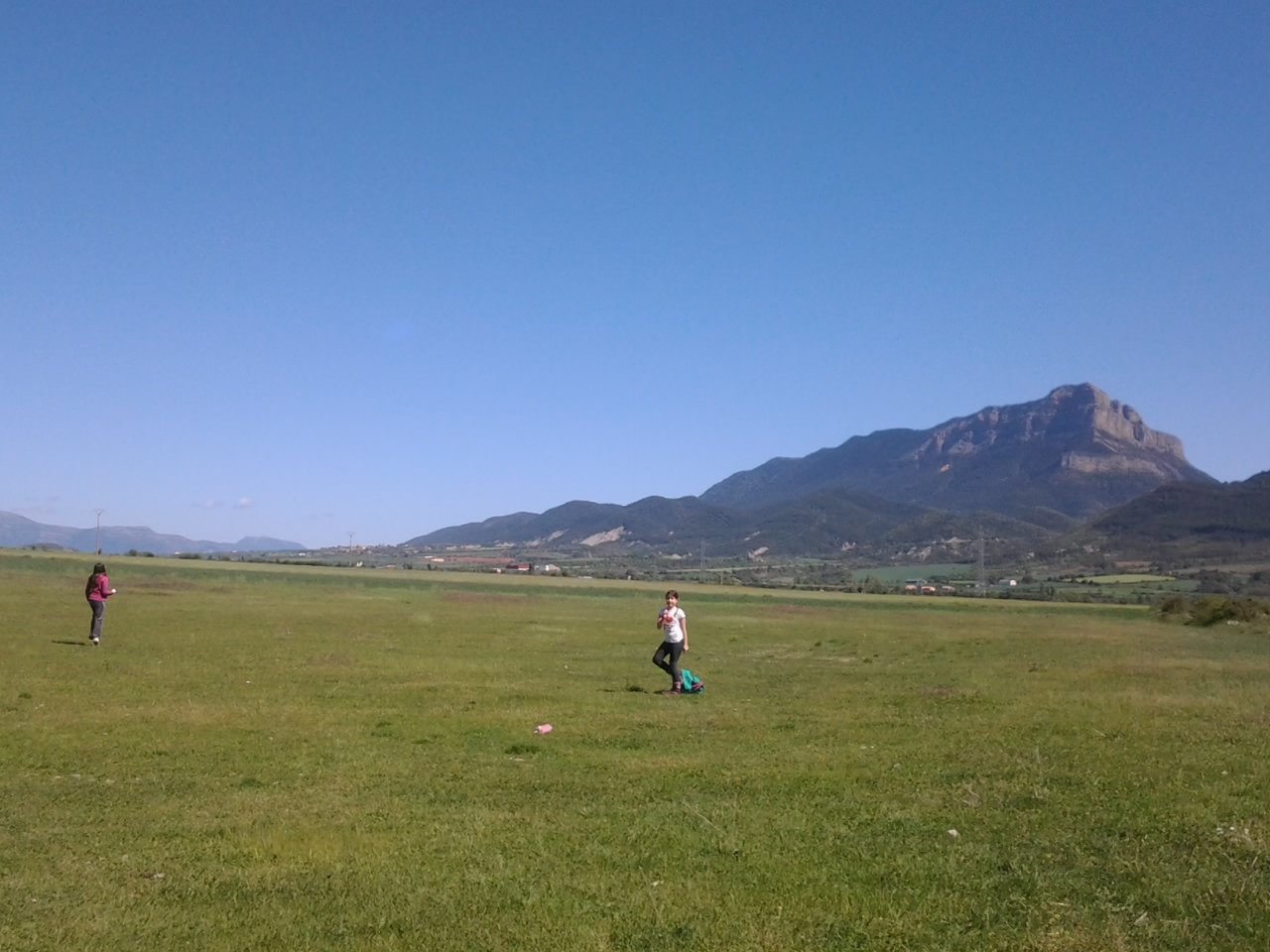 imaginas Hacia su vida, con la sombra del Monte Oroel