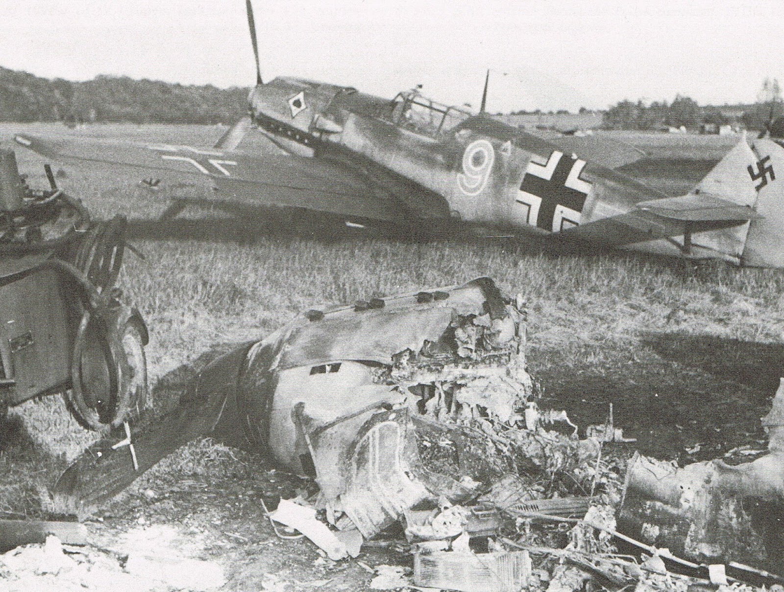Сбит второй самолет. Подбитый самолет Мессершмитт 109. Bf 109 Румыния. Подбитый БФ 109.