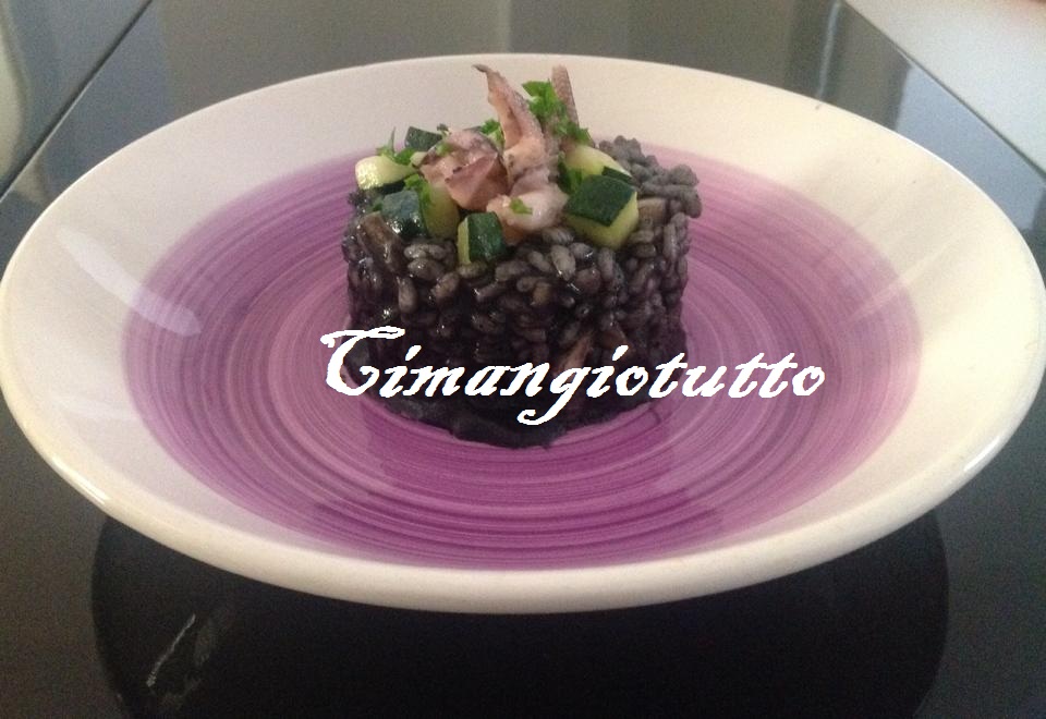 Risotto al nero di seppia con seppie e zucchine croccanti Ricetta ed ingredienti dei