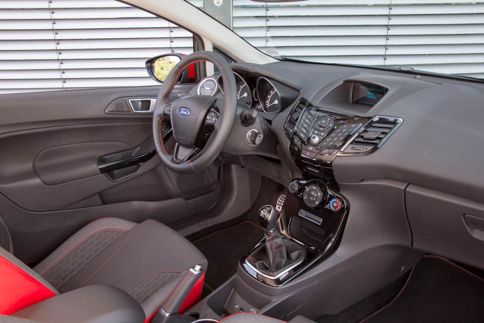 Novo Ford Fiesta Red & Black 1.0 Turbo 140 cavalos - interior