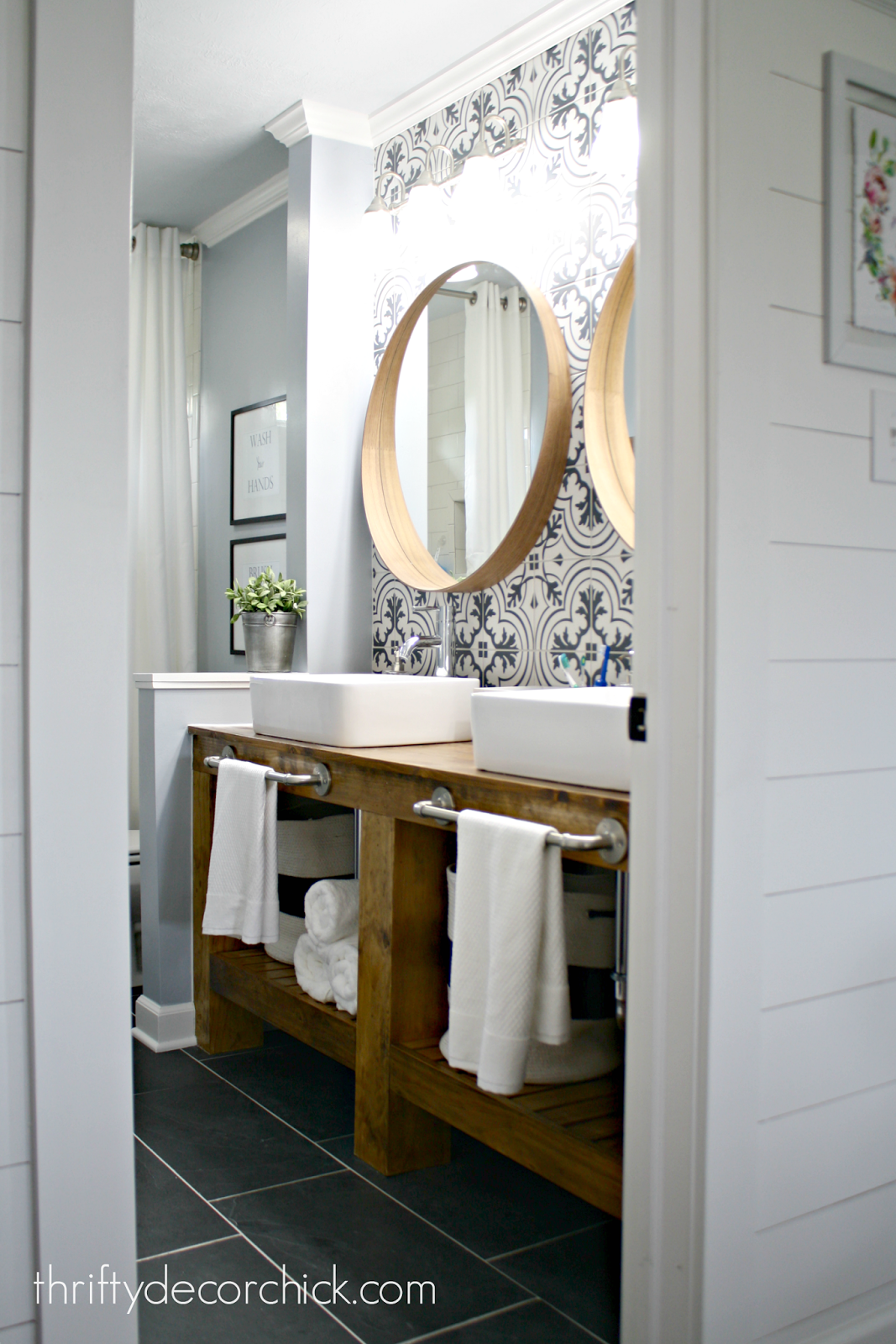 The bathroom renovation is done! (And amazing!) from ... The bathroom renovation is done! (And amazing!) from ... on Modern Farmhouse Bathroom Ideas
id=27274