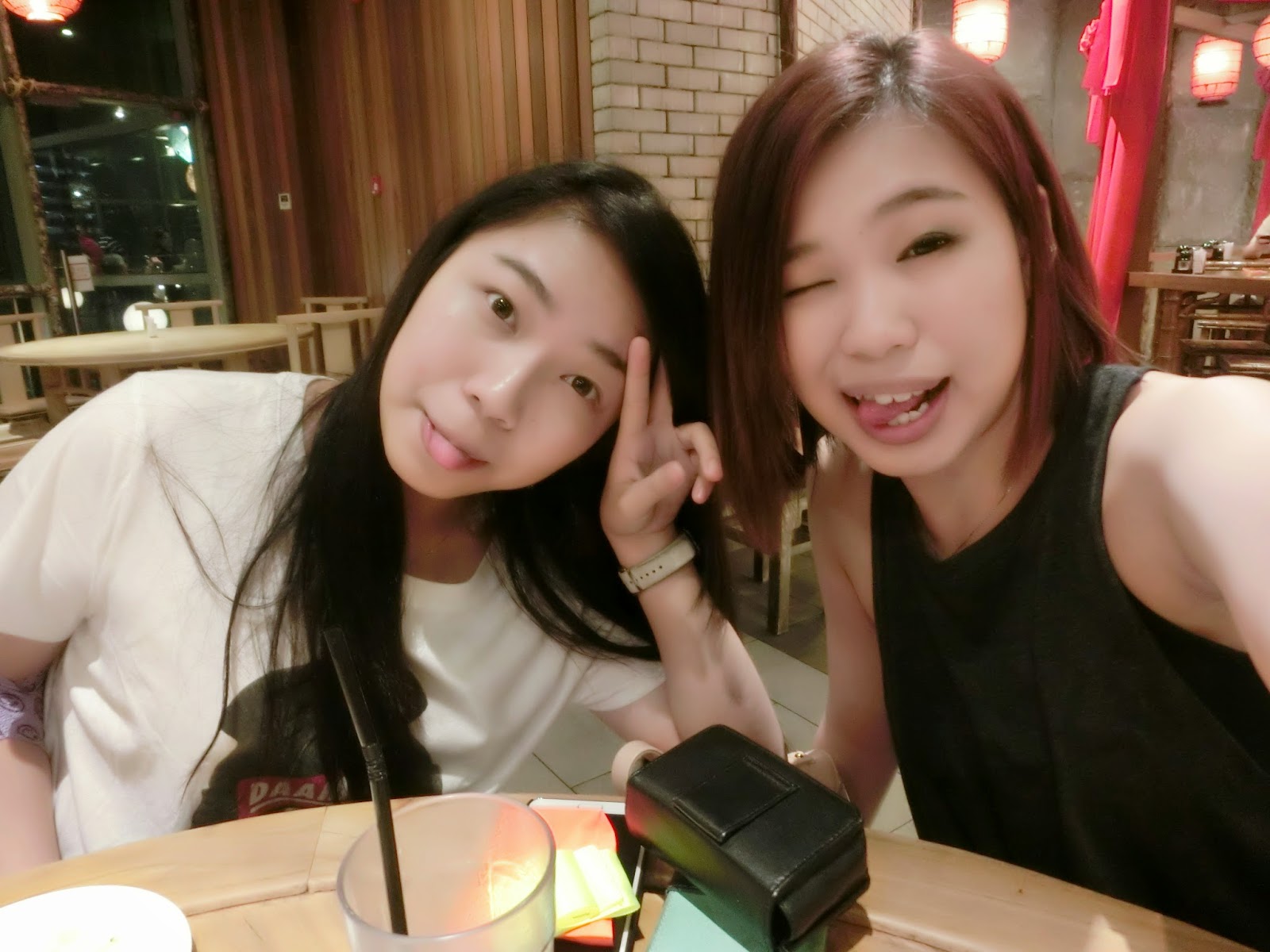 Lipstick Stains on Cigarettes May 2015