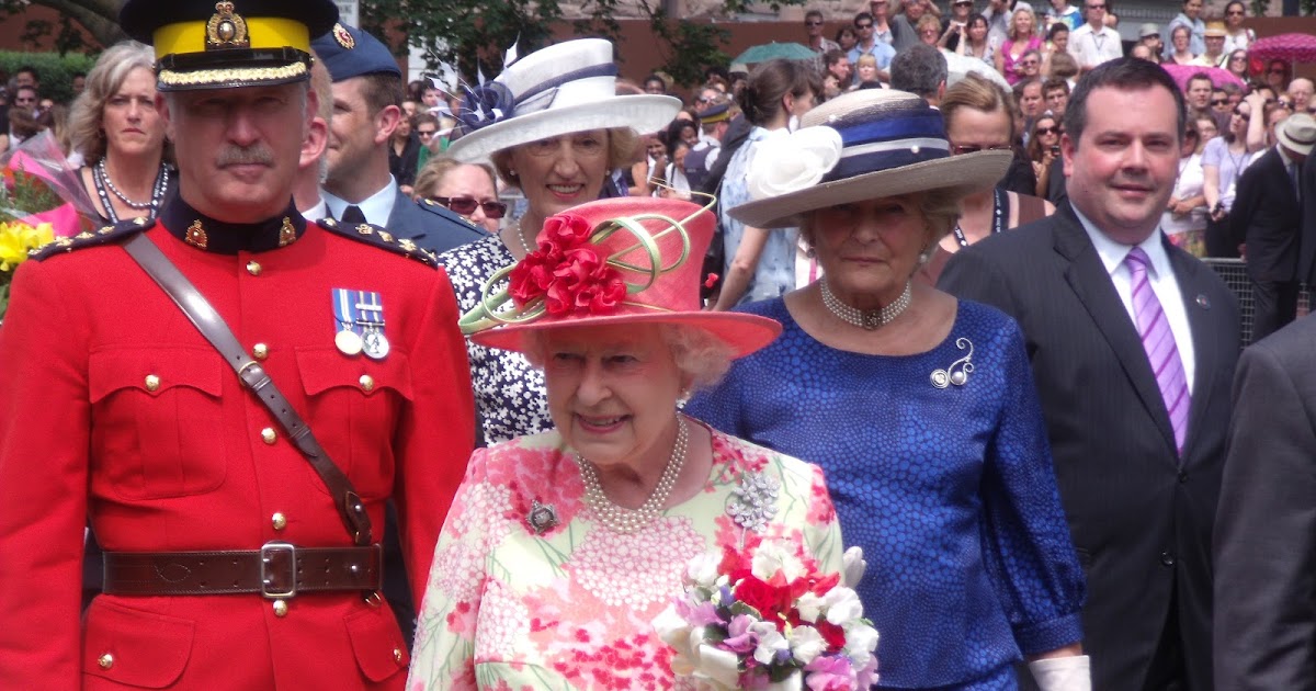 Queen’s Private Secretary resigns amidst power struggle