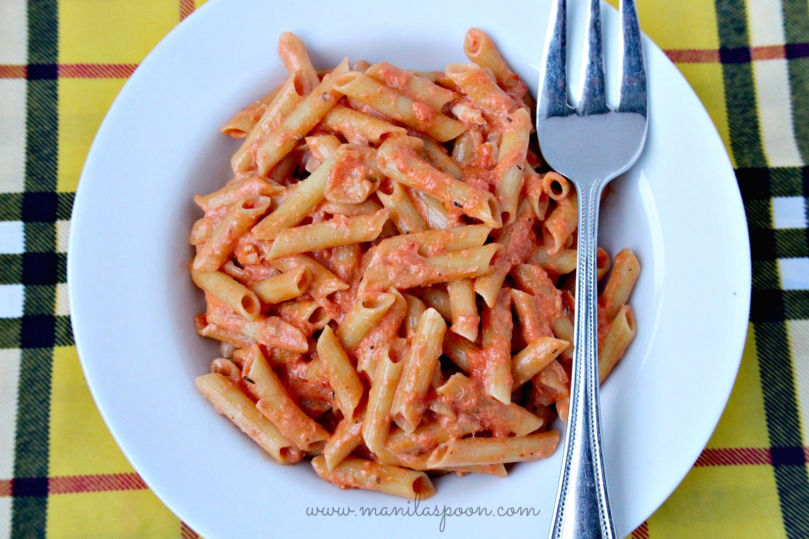 A little spicy, creamy and loaded with flavor is this easy pasta dish for weeknight family dinner - Pasta with Tuna in Creamy Tomato Sauce #pasta #tuna #tunapasta #tomato #sauce