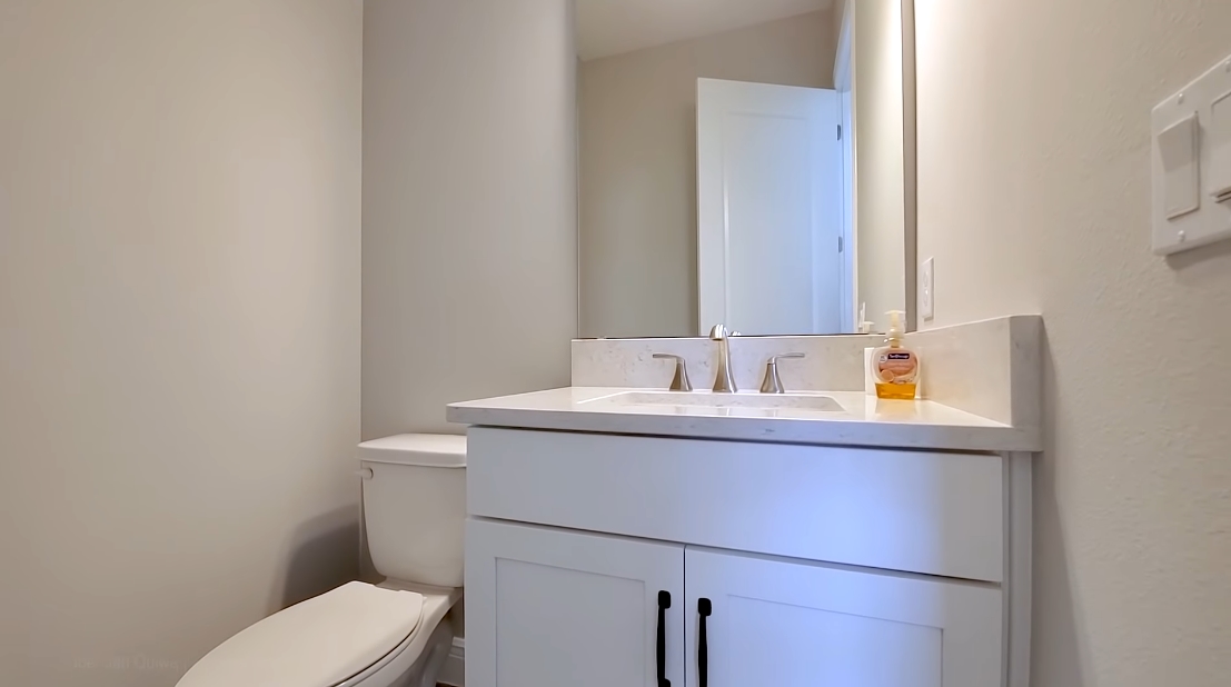 Tour Windermere, FL New Home vs. 22 Interior Design Photos