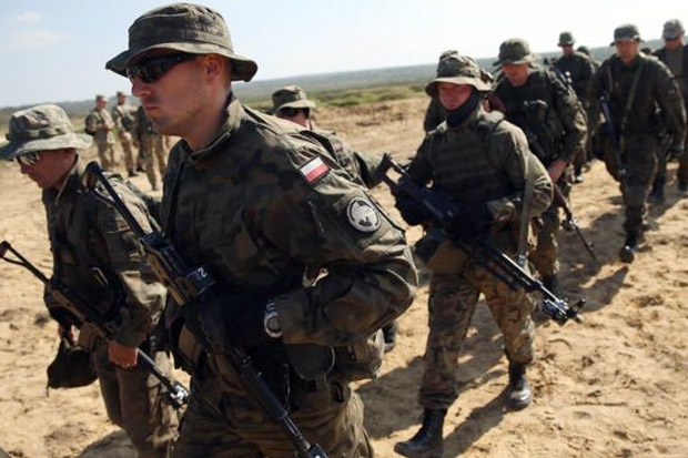 Polandia Rekrut 35 Ribu Personel Paramiliter Untuk Hadapi Rusia