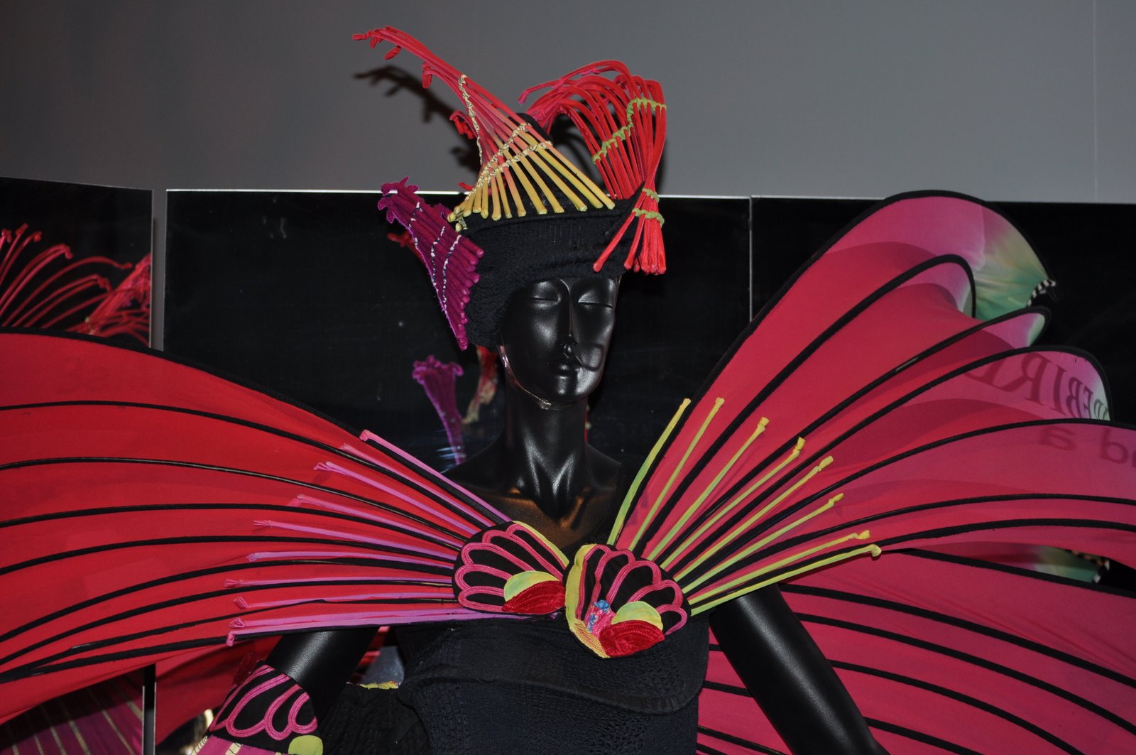 Dutchcorner Wow the world of wearable art