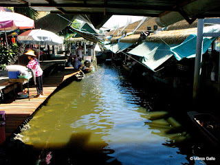 MERCADO FLOTANTE TALING CHAN, BANGKOK. TAILANDIA