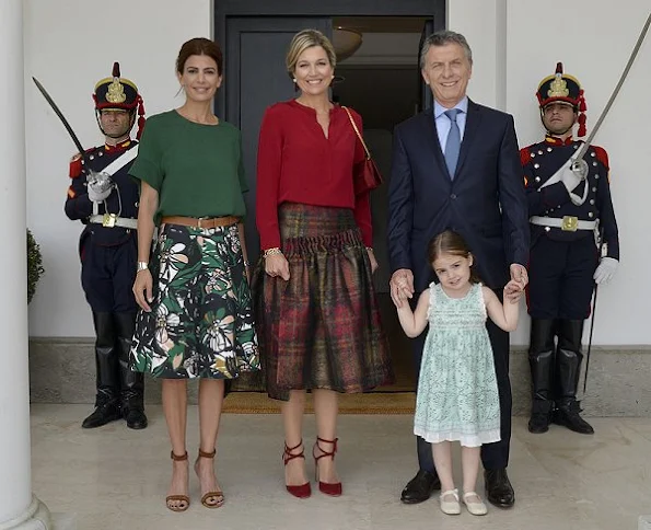 Queen Maxima, President Mauricio Macri his wife Juliana Awada and his daughter Antonia, Maxima wore skirt, red dress, Chanel Handbag, Natan red blouse ans skirt gianvito rossi sandals