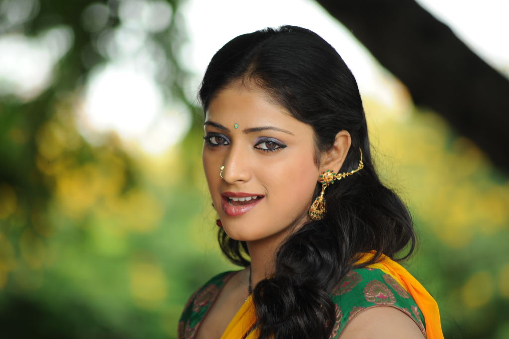 1024px x 681px - Beautiful Actress Haripriya Saree Stills