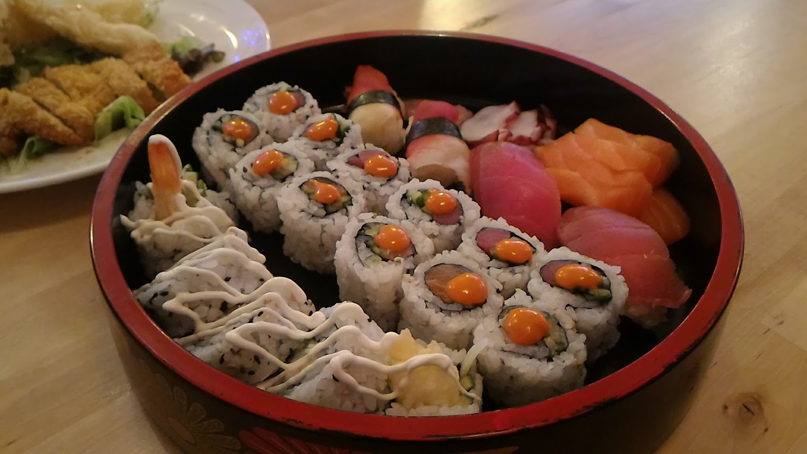 【倫敦食記】 Bento 餐廳日式料理吃到飽～ 鮭魚生魚片好甜呢!