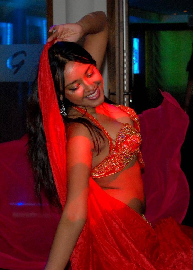 Hot Sexy Indian Pakistani Arab Girl