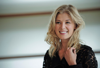 Rosamund Pike HD Wallpaper Rosamund Pike HD Wallpaper