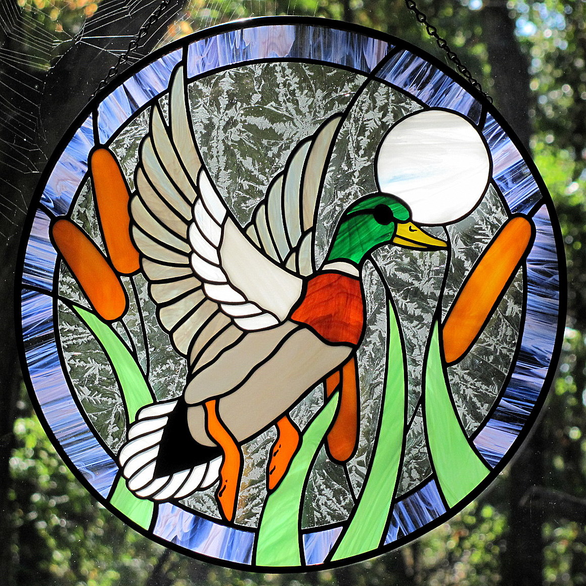 Витраж тиффани птицы. Витраж птицы. Витраж птичка. Витраж тукан. Птичка из витражного стекла.