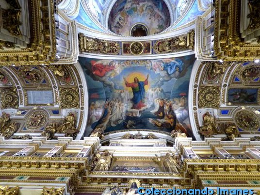 Interior de la Catedral de San Isaac en San Petersburgo