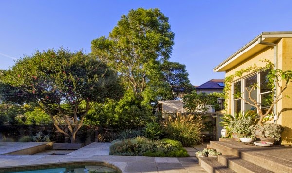 Vida al aire libre, un jardín con piscina - Guia de jardin