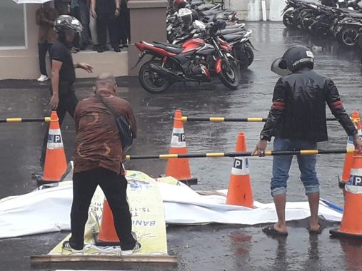 Fakta-Fakta Memilukan Aksi Bunuh Diri Pemuda di Lampung, Bukannya Dicegah Malah Direkam Fakta-Fakta Memilukan Aksi Bunuh Diri Pemuda di Lampung, Bukannya Dicegah Malah Direkam