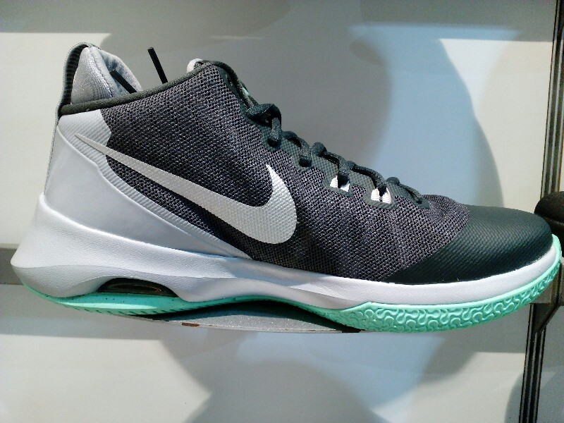 nike air versitile 11