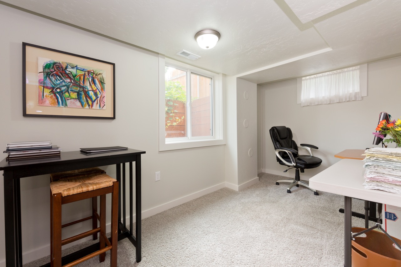 Lowe's Flat Fee Realty Location & Charm!!!