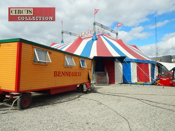 chapiteau et roulotte du Cirkus Benneweis 