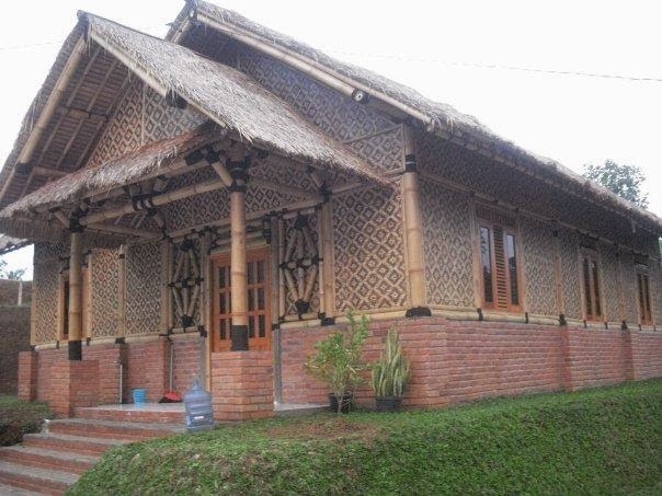 Indonesia Tourism Material Bambu dan Kayu  dari Rumah  