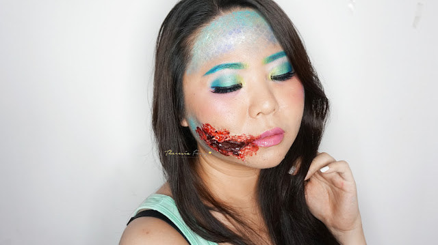 How to look like a Mermaid with torn bloody lips for halloween. Special Effect makeup with some face painting for you who loves the scary, gory and bloody makeup for Halloween. Come and Join my Makeup and Hairdo Course to learn the technique with Theresia Feegy in Jakarta. Available for Personal Makeup Course, Advance Intense Pro Makeup Course, One Day Wedding Makeup Course and Basic Hairdo Course. For pricing and inquiries, kindly email to muses.wonderland@yahoo.com