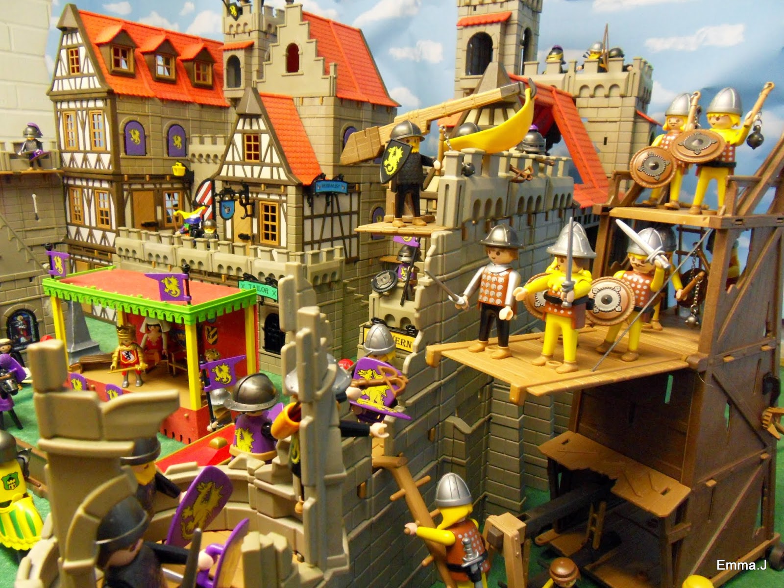 The Castle - Breached Wall & Siege Engines | Emma.J's Playmobil
