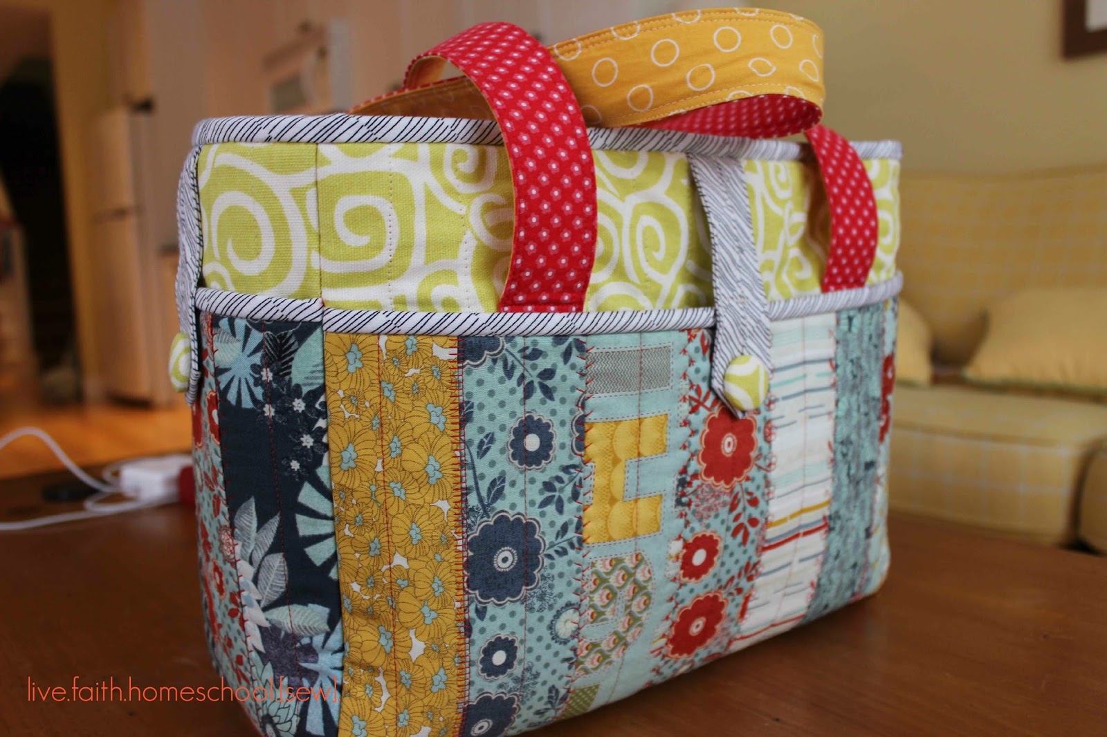 live.faith.homeschool.[sew]. Pack 'N Go Tote A Fresh Fabric Treat