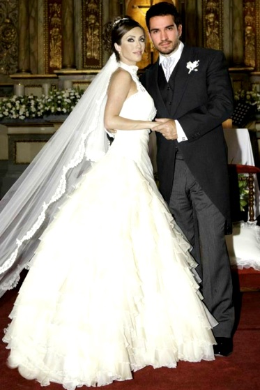 Anahi Puente Foto de Anahi Puente con vestido de novia