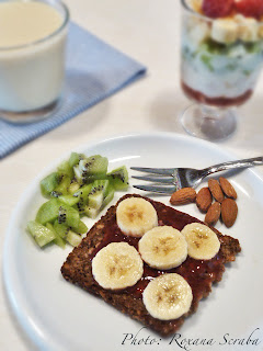 Mic dejun cu banane si kiwi