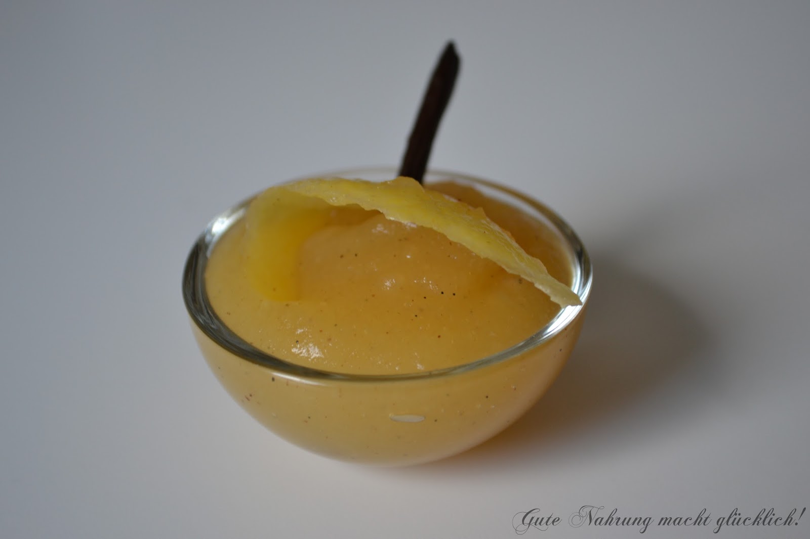 Gute Nahrung macht glücklich : Apfelmus mit Vanille und Zimt
